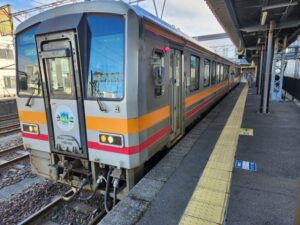 糸井川駅の大糸線キハ120