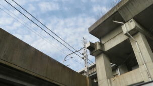 名鉄常滑線。上に見えるのが新幹線で手前が南方貨物線
