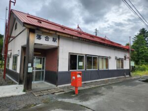 落合駅の駅舎