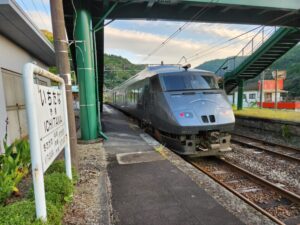 市棚駅に到着