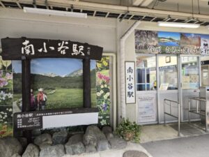 南小谷駅のホーム側改札付近